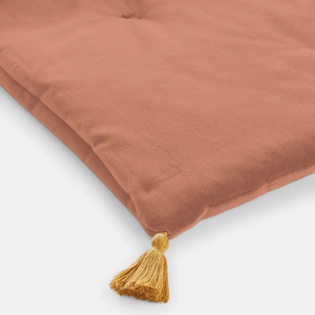 Zitmatras in fluweel, Velvet