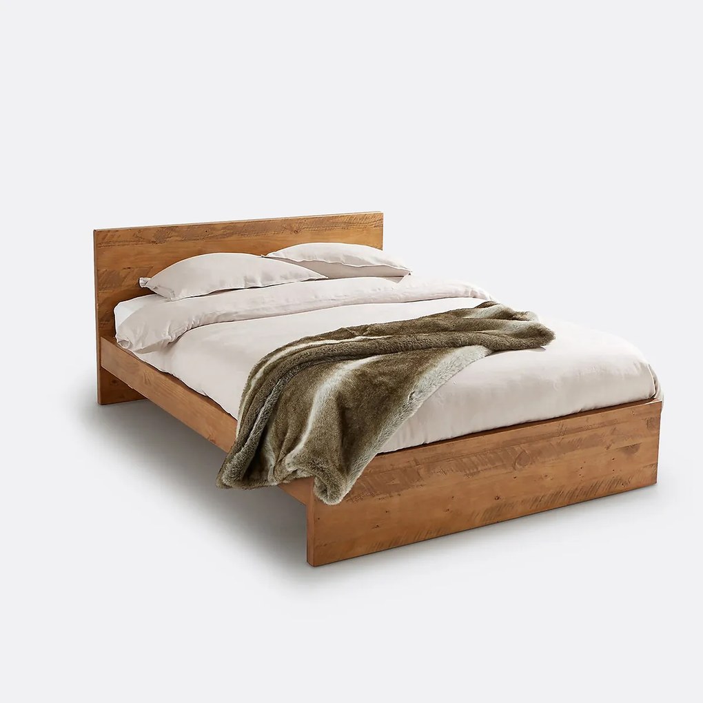 Bed in geborsteld massief grenen, Lunja