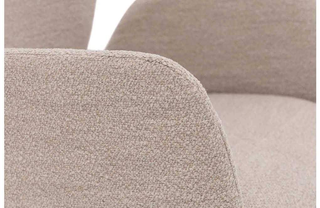 Goossens Eetkamerstoel Hera beige stof met armleuning, modern design