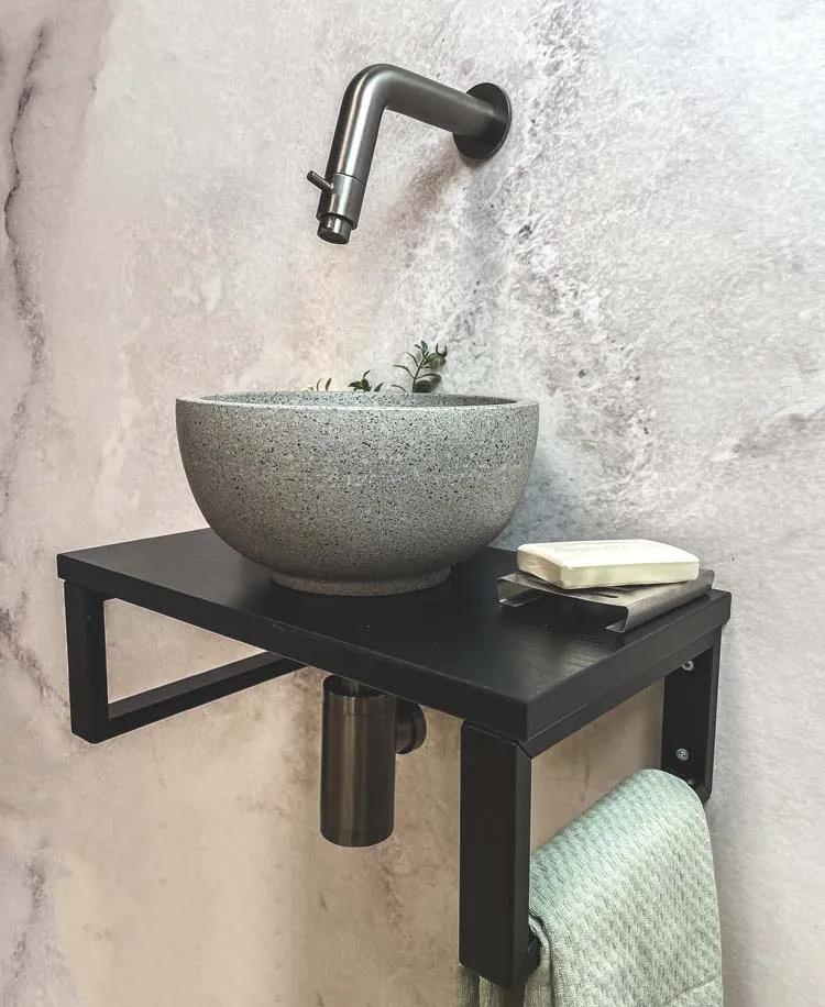 Saniclear Lovi fonteinset met grijze waskom en verouderd ijzeren kraan voor in het toilet