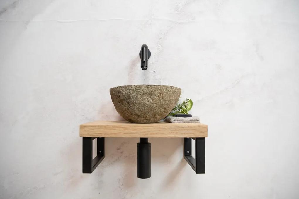 Saniclear Baru fonteinset met eiken plank, rivierstenen waskom en zwarte kraan voor in het toilet