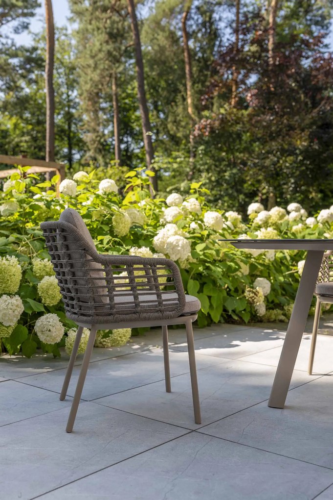 Taste by 4 Seasons Puglia tuinset latte met Prado tafel met teak blad Ø 160 cm Tuinset taupe weerbestendig