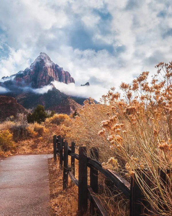 Foto The trail to the rock, Syed Iqbal