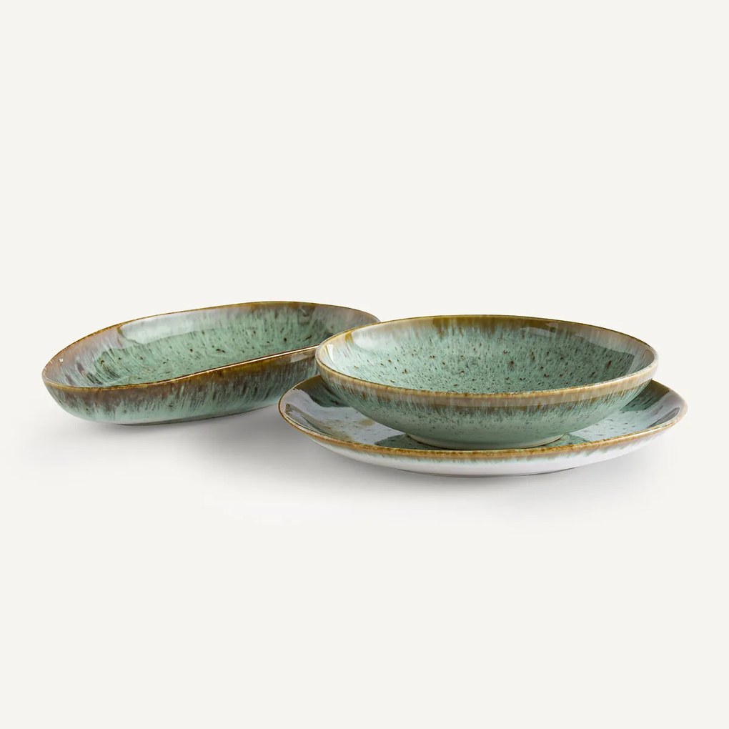 Set van 4 geëmailleerde platte borden van aardewerk, Fara