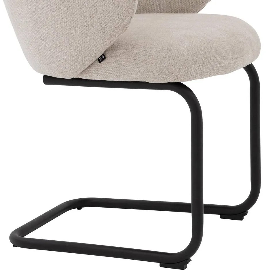 Goossens Stoel Noomi beige stof met armleuning,