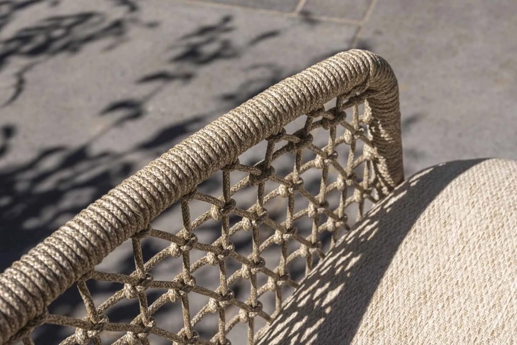 4 Seasons Outdoor Puccini tuinset met Prado tafel Ø 160 cm en Lazy Susan Tuinset beige weerbestendig