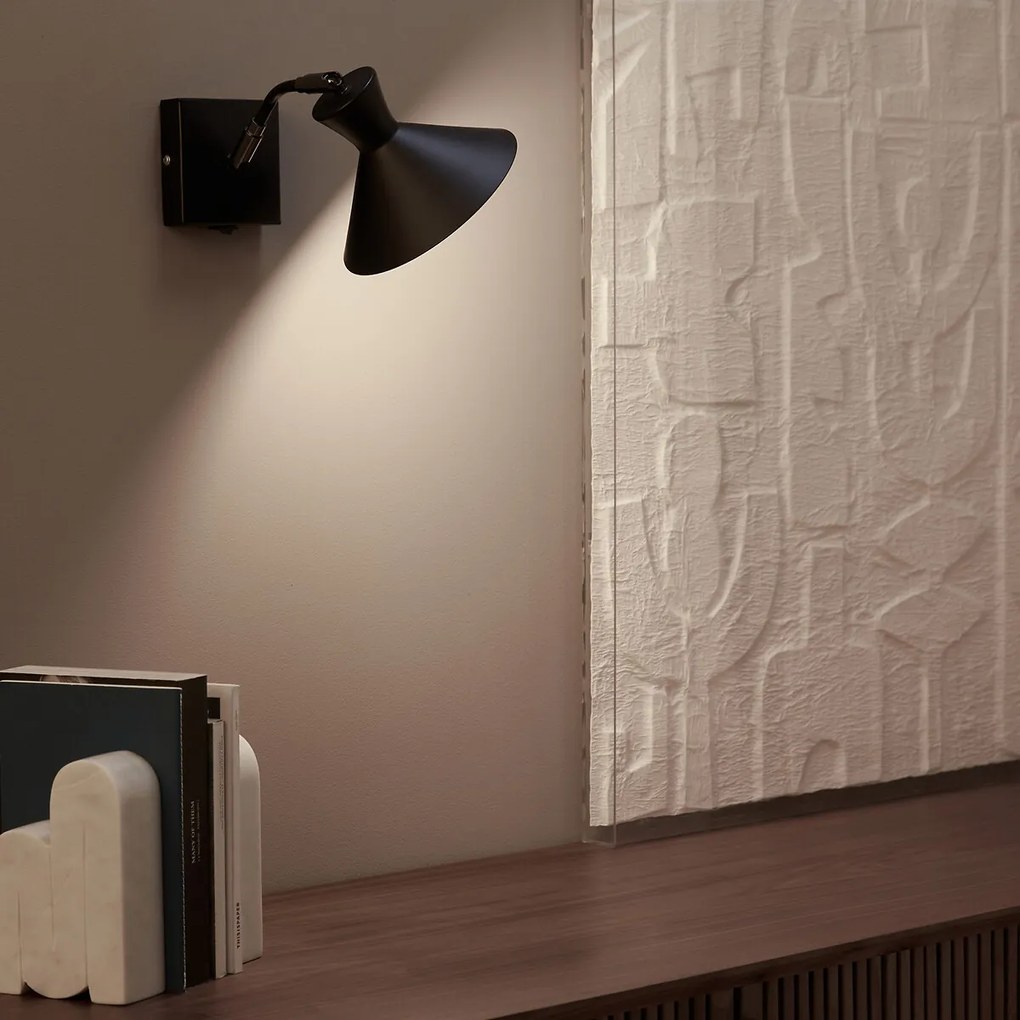 Enkelvoudige wandlamp in ijzermetaal, Voltige
