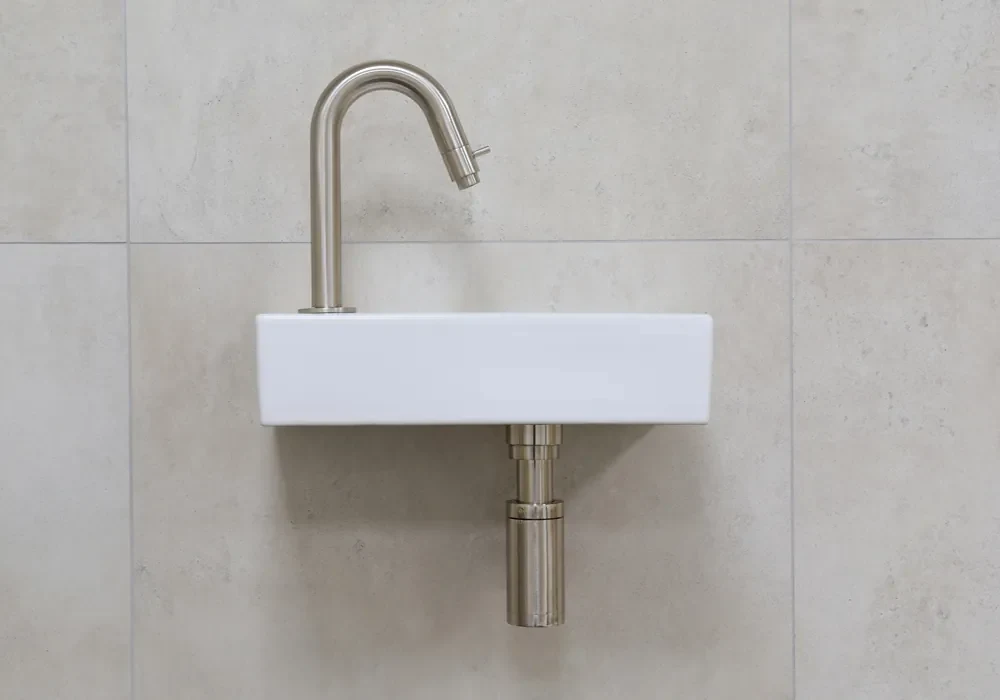 Mueller Mini Rhea wit fonteinset met RVS gebogen fonteinkraan links