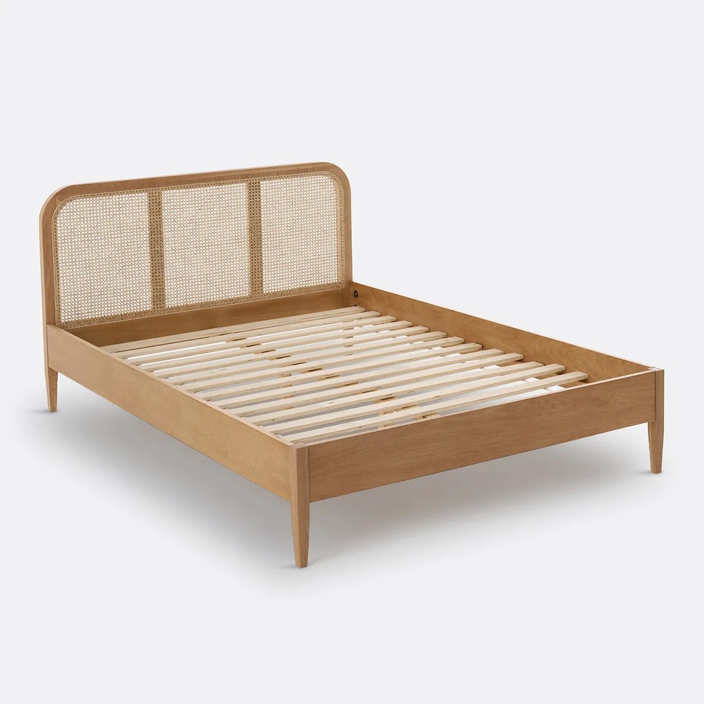 Bed met hoofdeinde en lattenbodem, van eikenhout, fineer en rotanriet, MADARA