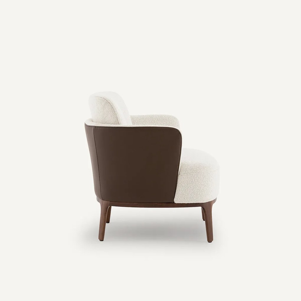 Fauteuil in notenhout en stof in 2 materialen, Jabote