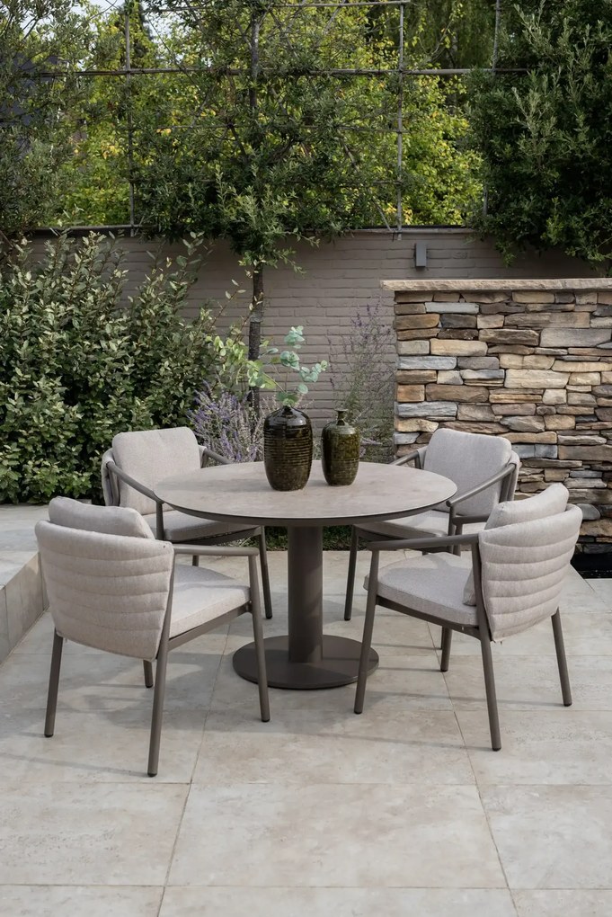 Taste by 4 Seasons Barolo tuinset terre met Sarah tafel 120 cm Tuinstoel bruin weerbestendig