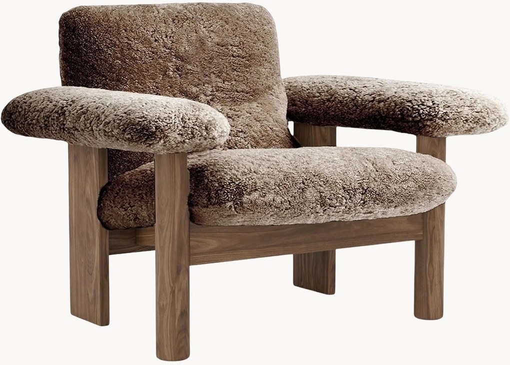 Loungefauteuil Brasilia van walnoothout met schapenvachtbekleding