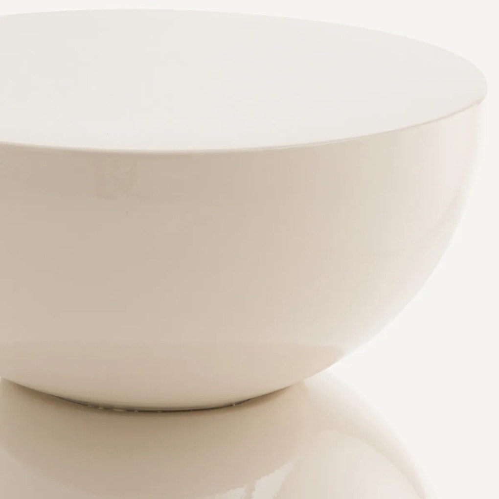 IJzeren bijzettafel, Rouva