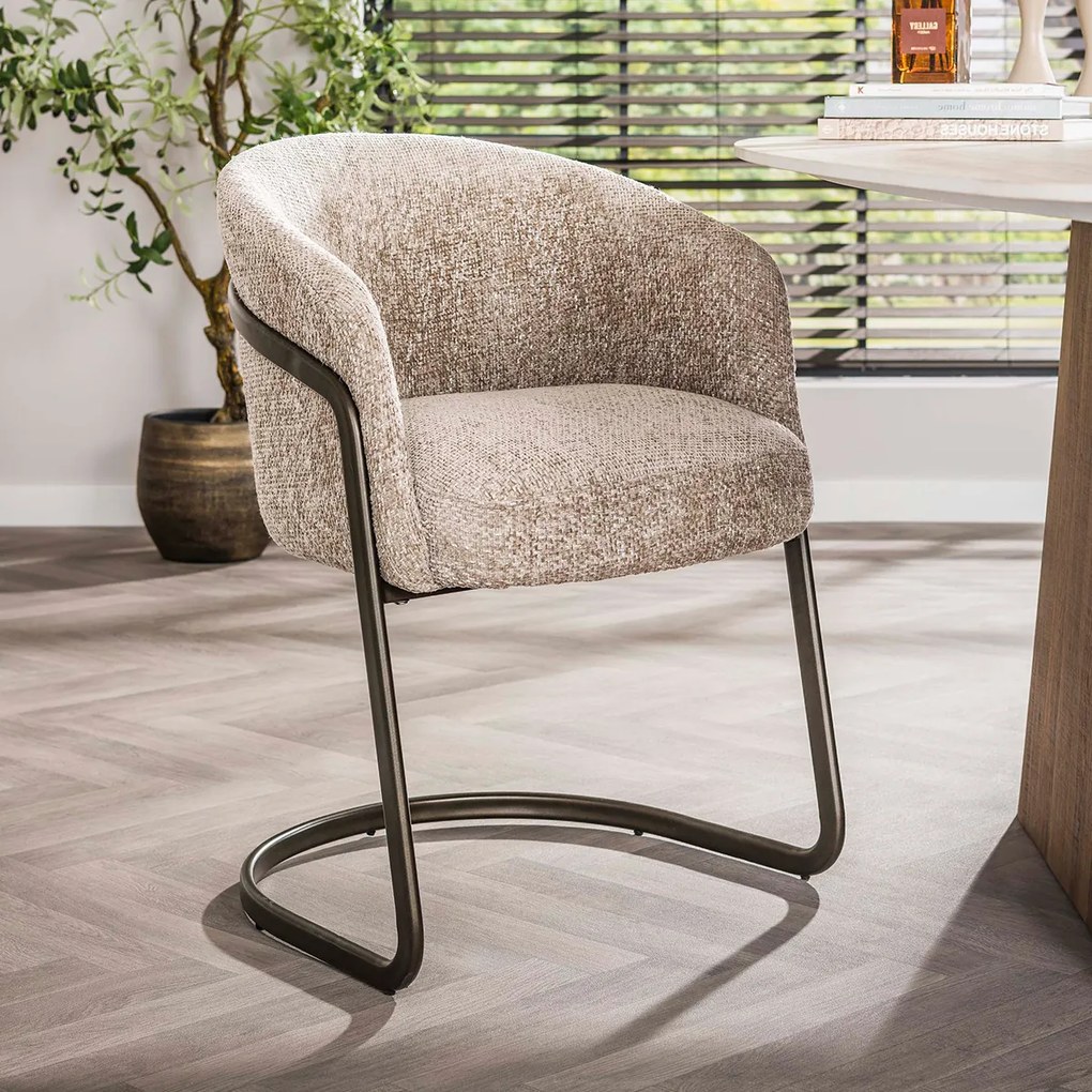 Moderne Armstoel Met Bronzen Frame Zand