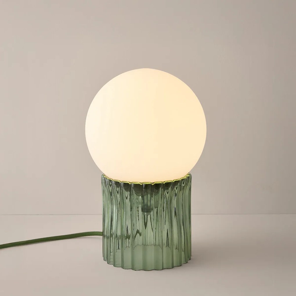 Tafellamp, gekleurd geribbeld glas en opaline