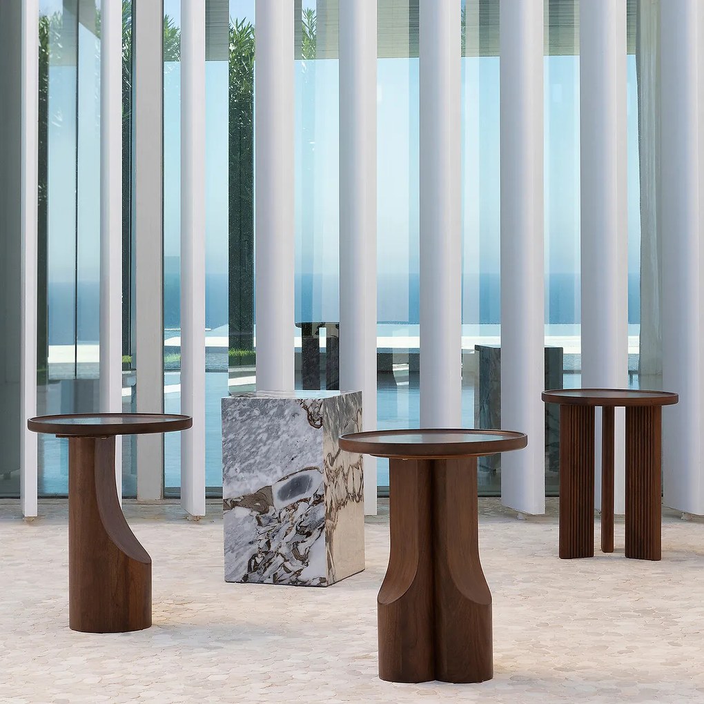 Bijzettafel in notenhout, Diagil