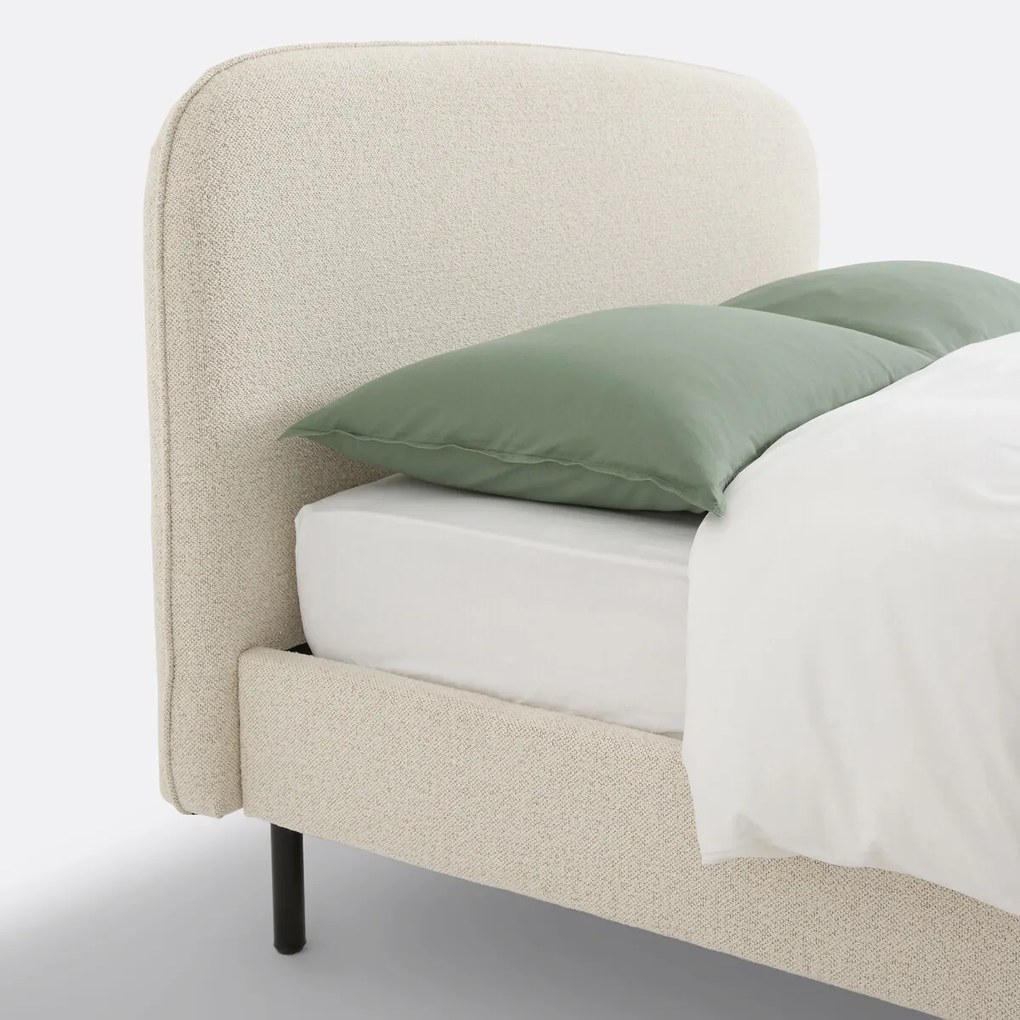 Gestoffeerd bed in bouclette stof, met lattenbodem, Conto