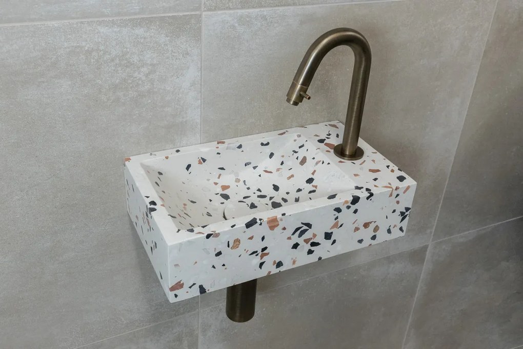 Saniclear Terrazzo fonteinset met gebogen kraan in verouderd messing