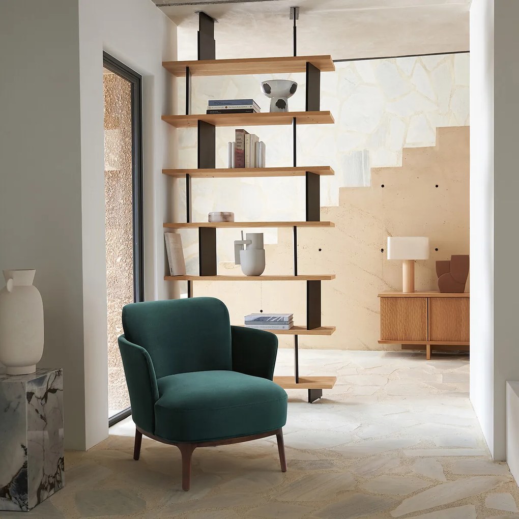Fauteuil met poten van massief notenhout en fluweel, Jabote