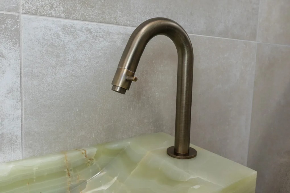 Saniclear Green Onyx fonteinset met gebogen kraan in verouderd messing