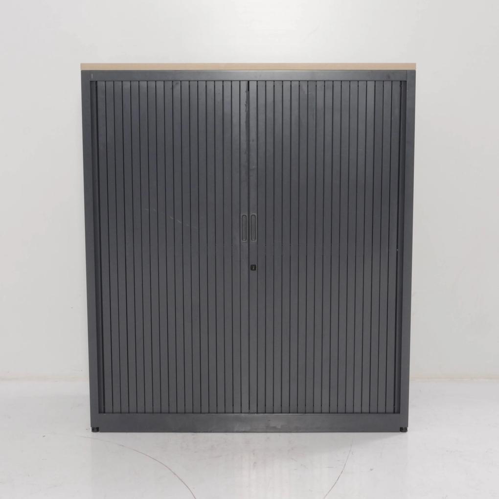 Roldeurkast, donker grijs, 137 x 120 cm, incl. 3 legborden ( met nieuw topblad )