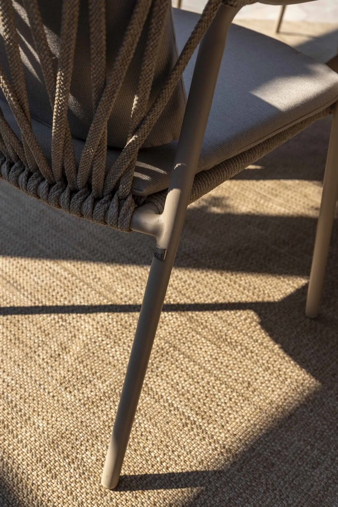 Taste by 4 Seasons Manitoba tuinset latte met Prado tuintafel latte teak blad Ø 160 cm SALE Tuinset taupe weerbestendig