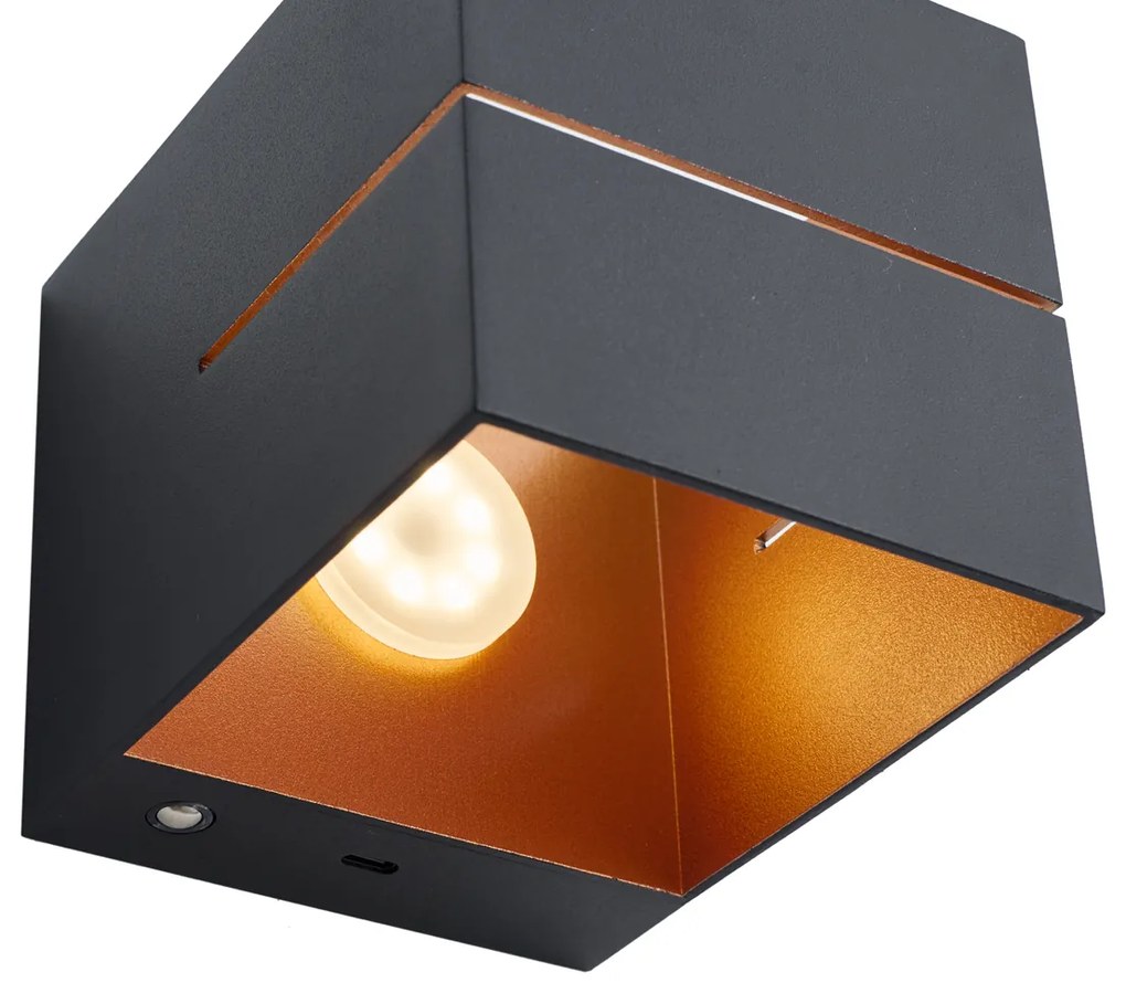 Moderne wandlamp zwart met gouden binnenkant incl. LED en touch dimmer oplaadbaar - Joris Groove