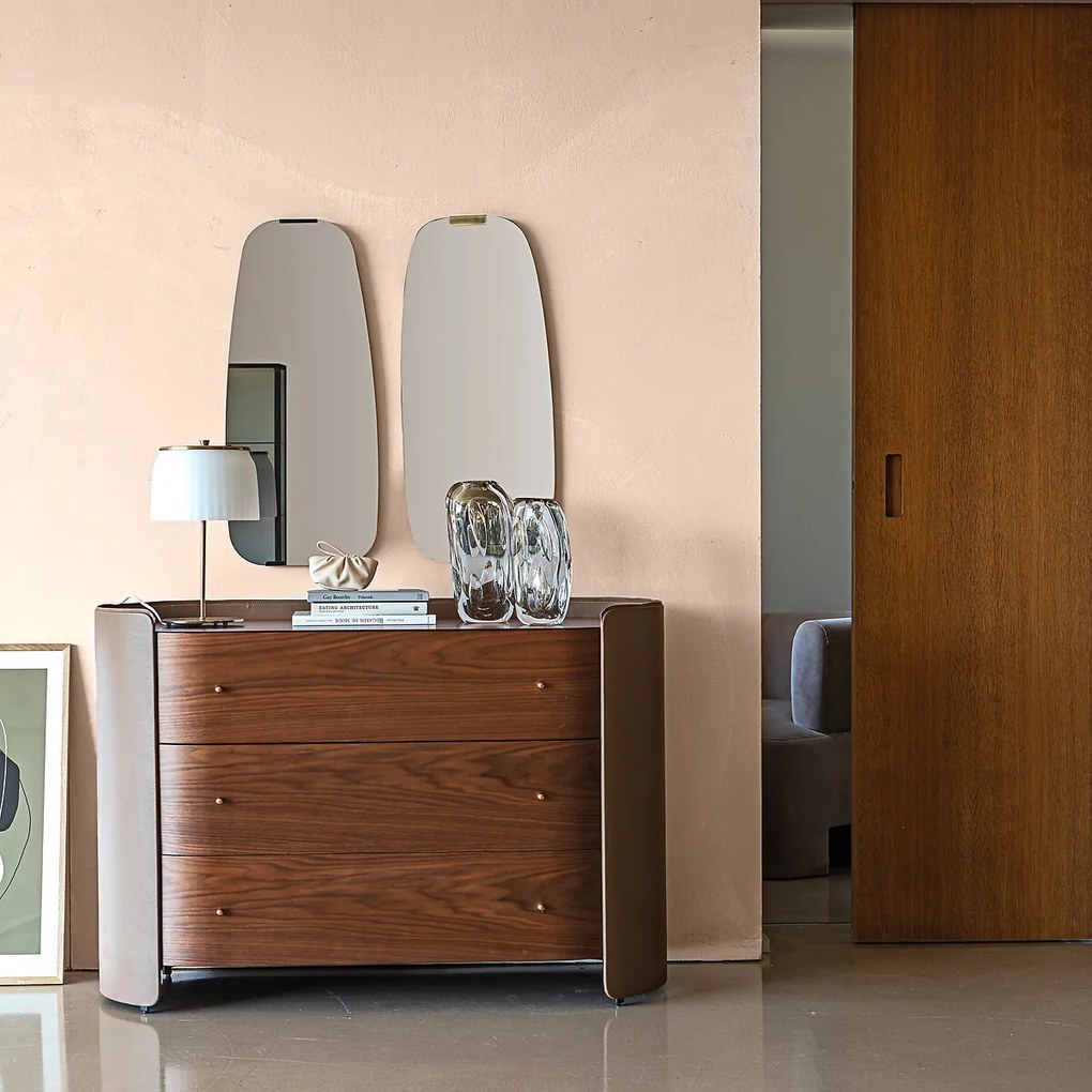 Notenhouten en met leer gefineerde ladekast met 3 laden, Firmo