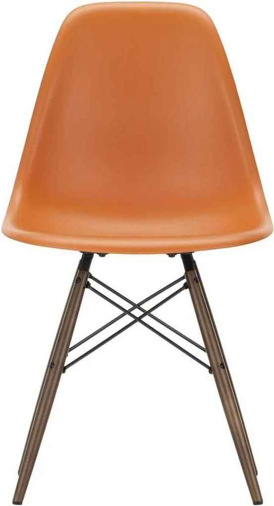 Vitra Eames DSW stoel met donker esdoorn onderstel Rusty Orange