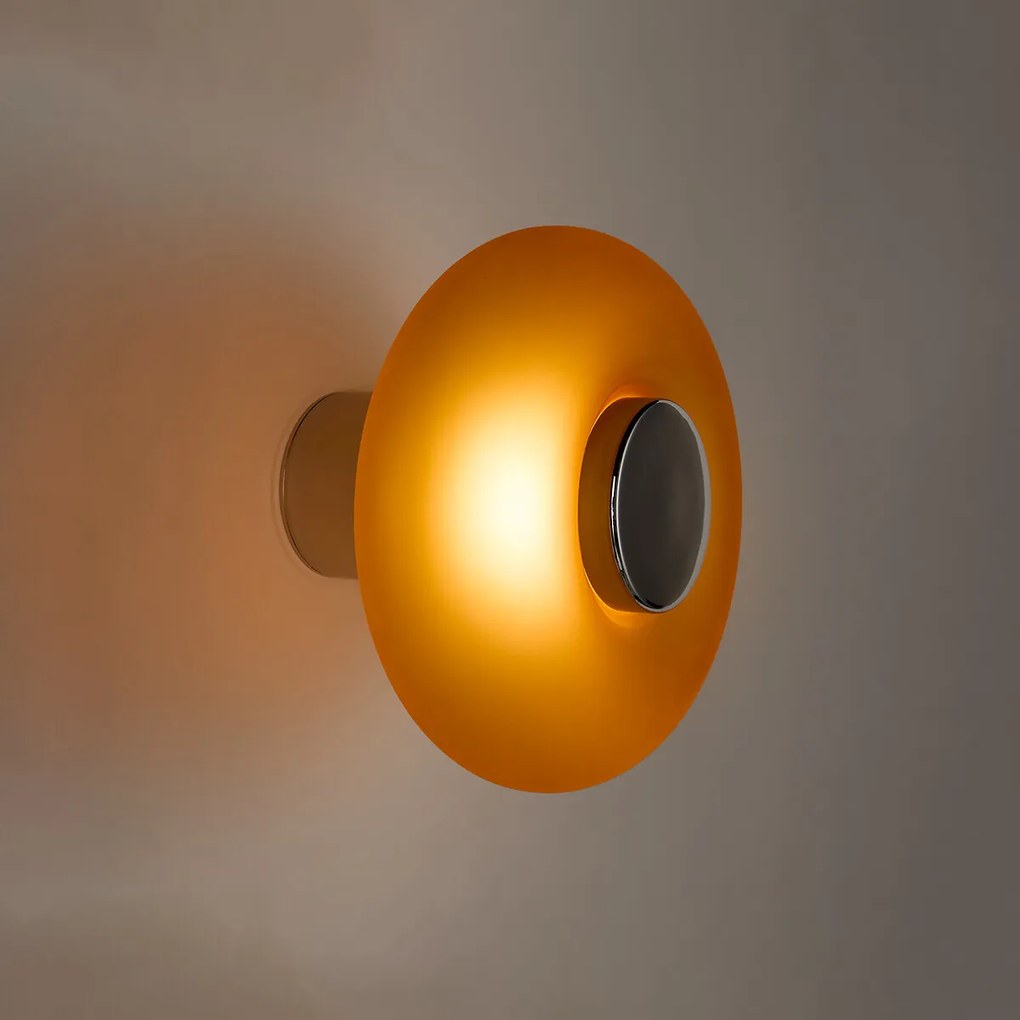 Wand- of plafondlamp, verchroomd ijzer en amberkleurig glas, OMER