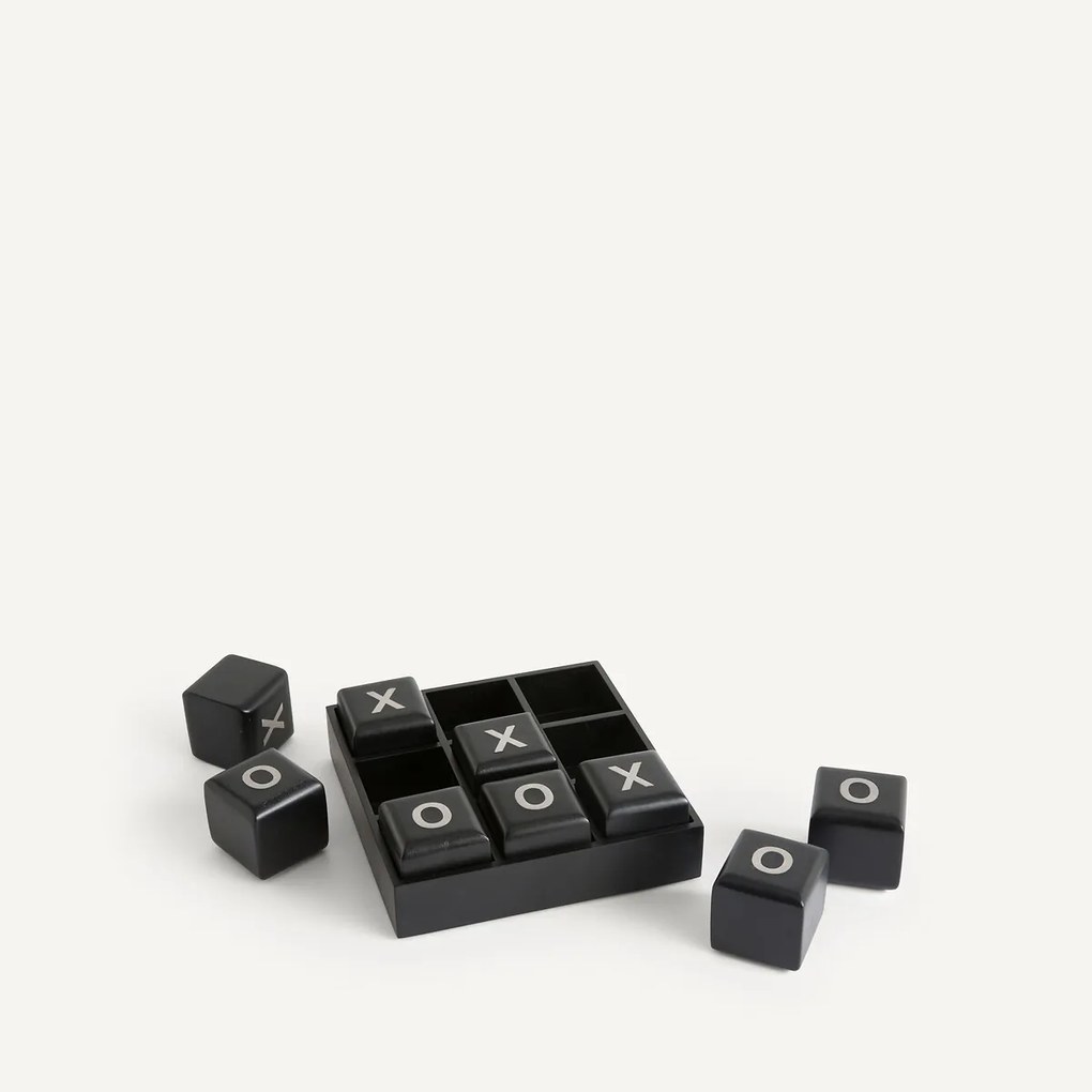 Spel tic tac toe in gebeitst mangohout, Morpha