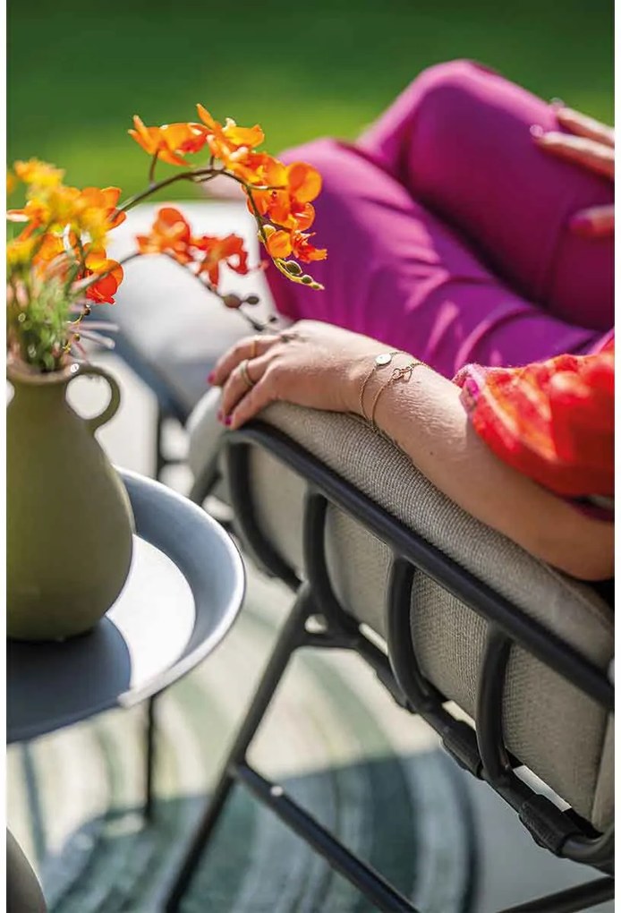 Garden Impressions Fresno loungestoelen donker grijs - Mati bijzettafel Ø50x48 cm