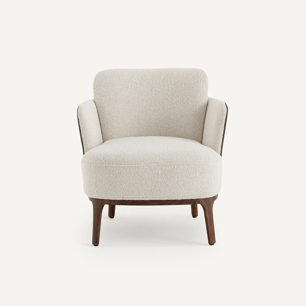 Fauteuil met notenhouten poten en twee stoffen, Jabote