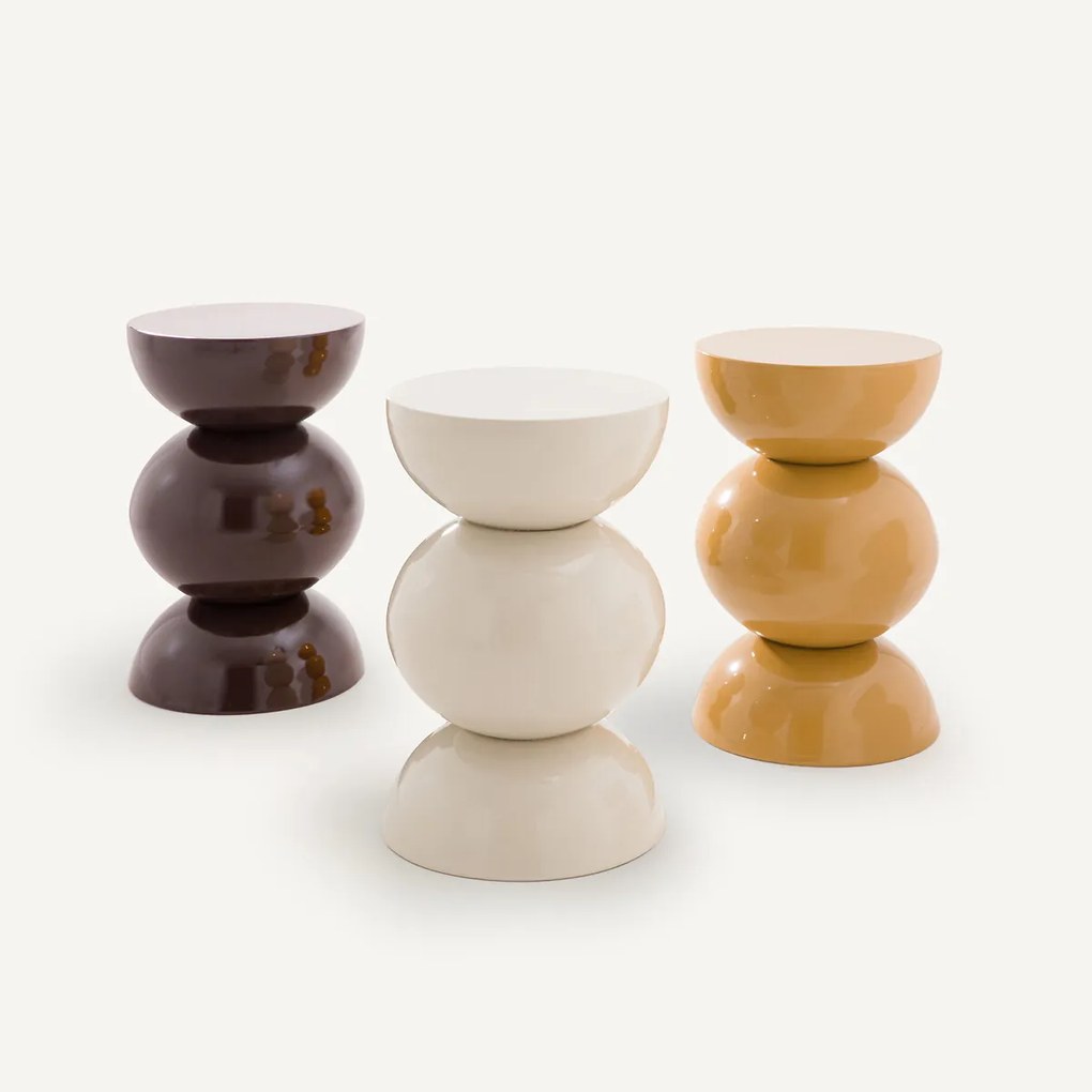 IJzeren bijzettafel, Rouva