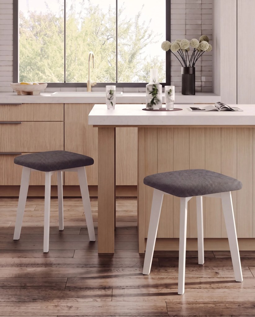 Mazzoni MILO Taupe Beige (stof Storm 26)/wit beuken onderstel - VIERKANTE GESTOFFEERDE KRUK VOOR KEUKEN/WOONKAMER