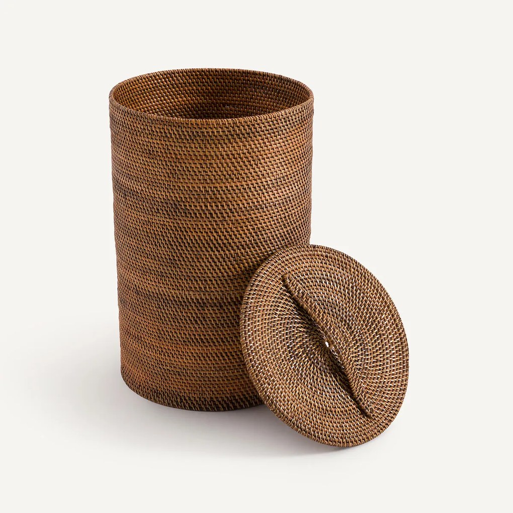 Mand in gevlochten rotan, Hampi
