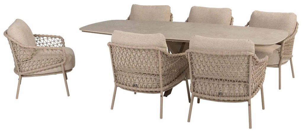 4 Seasons Outdoor Sardinia low dining set latte met Saba tafel latte met teak blad Ø 130 cm Tuinset beige weerbestendig