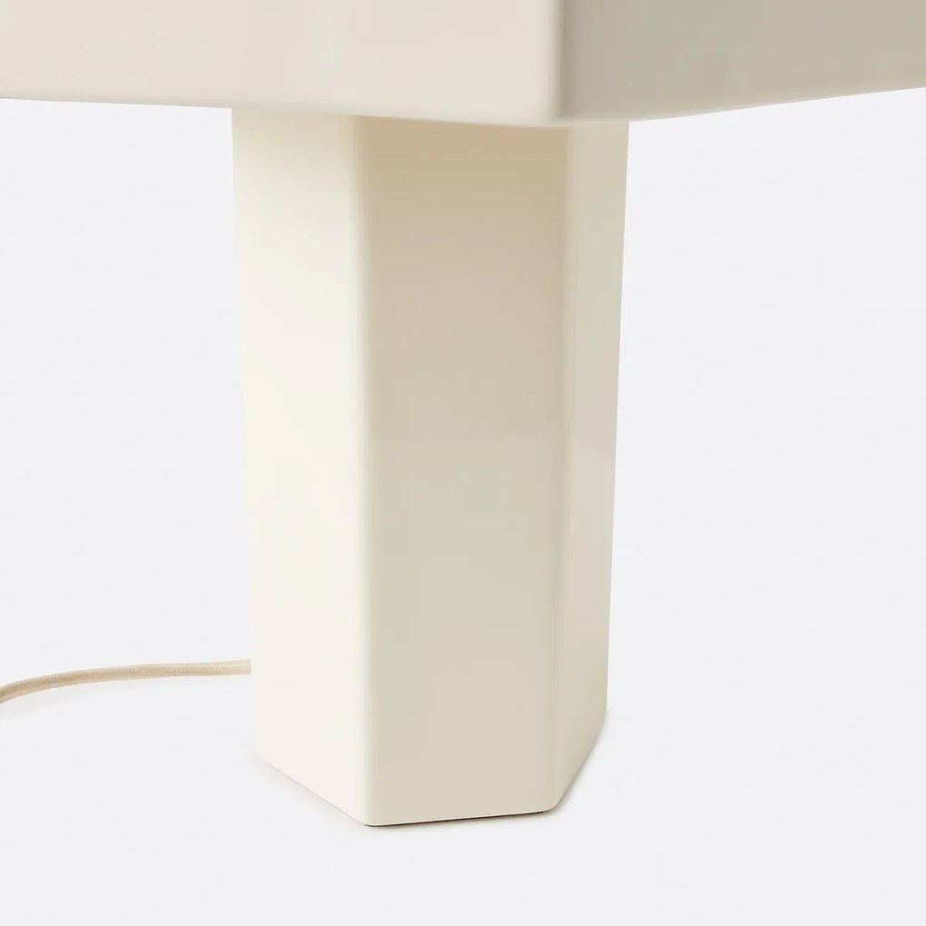 Keramische tafellamp, Acia