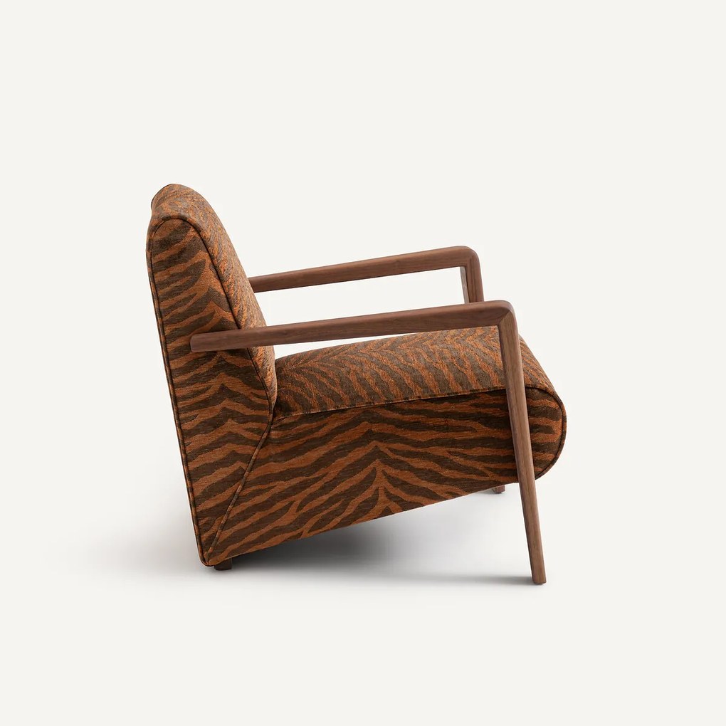 Fauteuil van massief notenhout met stof met dierenprint Sanami