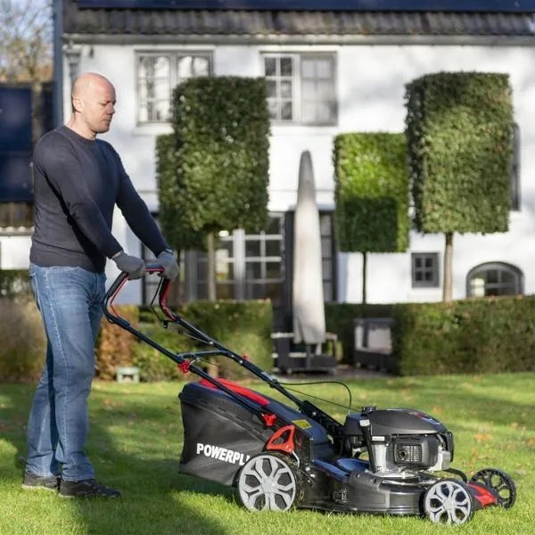 Powerplus POWPG60350 zelftrekkende benzinegrasmaaier met Honda-Motor
