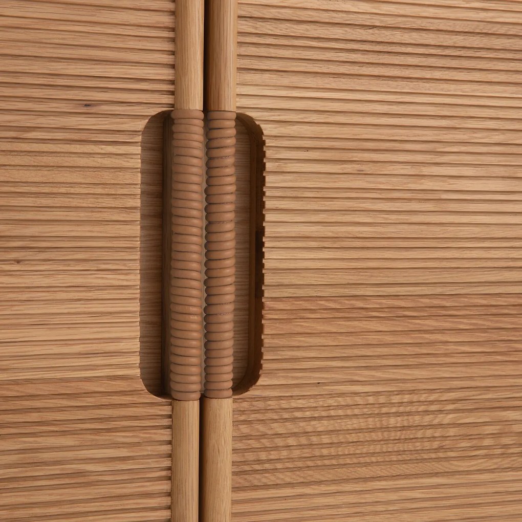 Eiken en fineer dressoir, Melaly