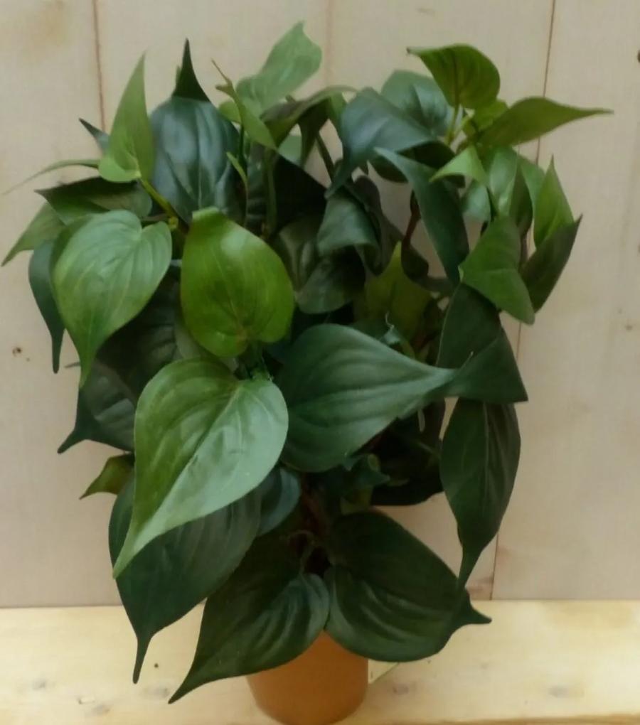 Kunstplant met groene bladeren in pot
