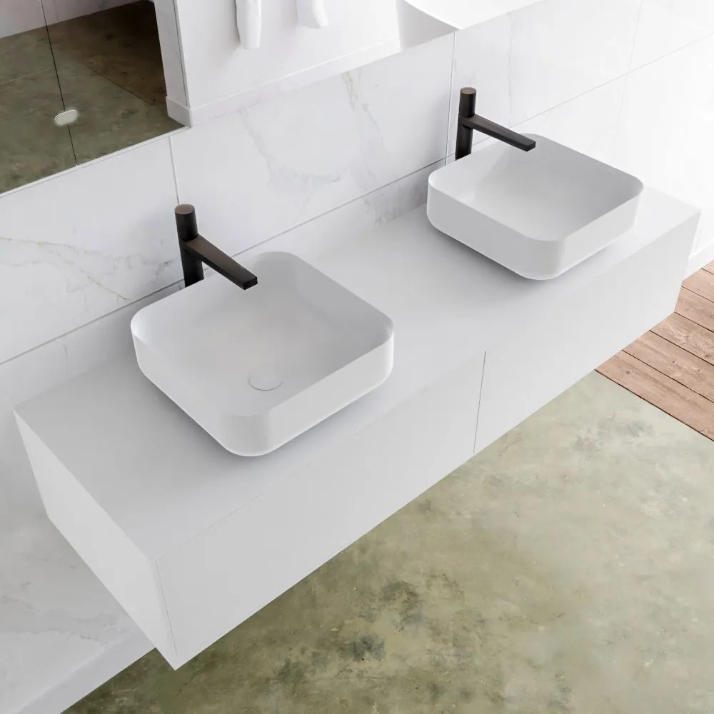 Zaro Lagom volledig naadloos solid surface onderkast met topblad 150cm mat wit met 2 lades Push tot open. Compleet met solid surface opzetkom met 2 kraangat(en)