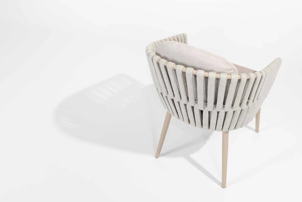 Taste by 4 Seasons Eva tuinset latte met teak Prado tafel Ø 160 cm en Lazy Susan Tuinset   beige weerbestendig