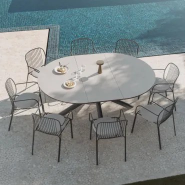 Set Van Uitschuifbare Aluminium Tuintafel Begur 145-200x145 Cm En 8 Tuinstoelen Met Armleuningen Van Staal Anerina Grijs – Grafiet - Sklum