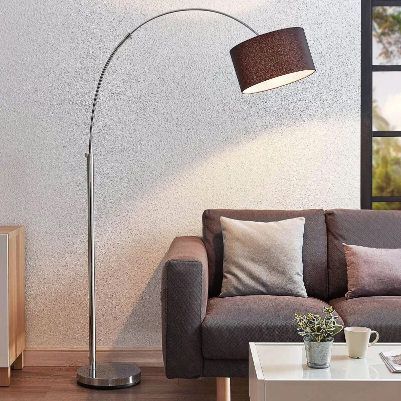 Gebogen vloerlamp Kelja, zwarte stoffen lampenkap - lampen-24