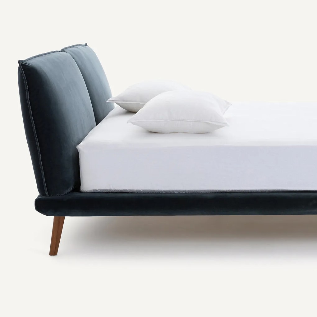 Bed in fluweel met lattenbodem, Aurore design E. Gallina