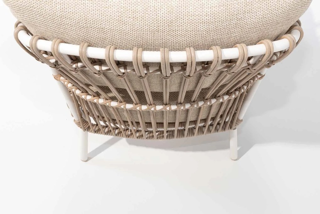 4 Seasons Outdoor Dalias low dining chair beige weerbestendig