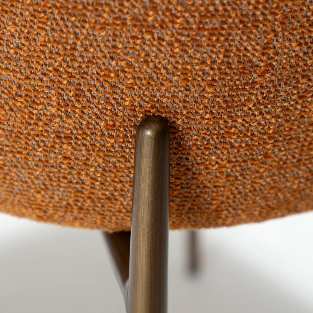 Dan-Form Glam Luxe Eetkamerstoel Boucle Pumpkin Spice Oranje En Antique Brass