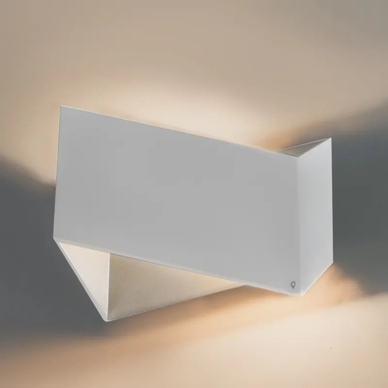Design wandlamp wit met zilveren binnenkant - Fold